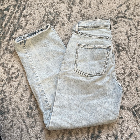 Universal Thread Light Wash Mom Jeans - Picture 4 of 5